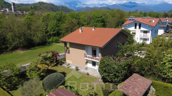 casa indipendente in vendita a Serravalle Sesia