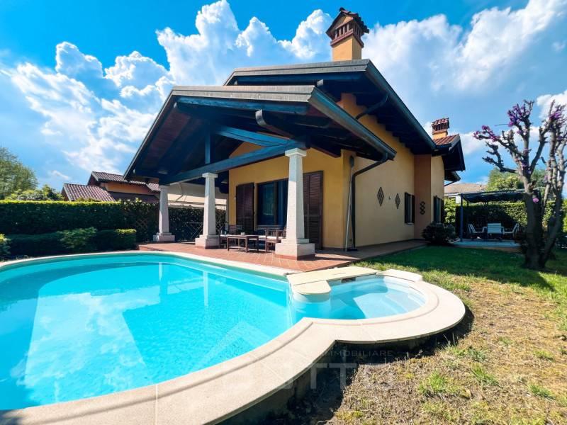 casa indipendente in vendita a Serravalle Sesia in zona Bornate
