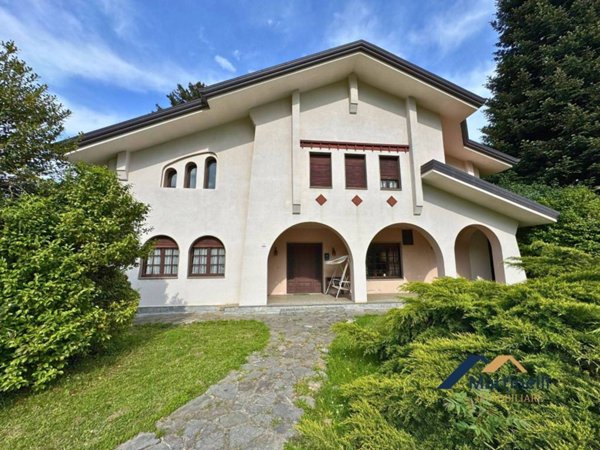 casa indipendente in vendita a Serravalle Sesia