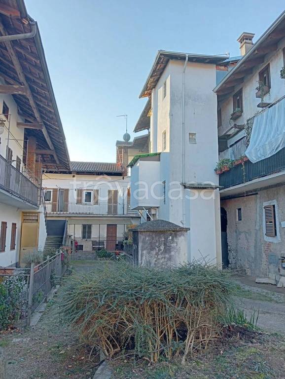 casa indipendente in vendita a Serravalle Sesia