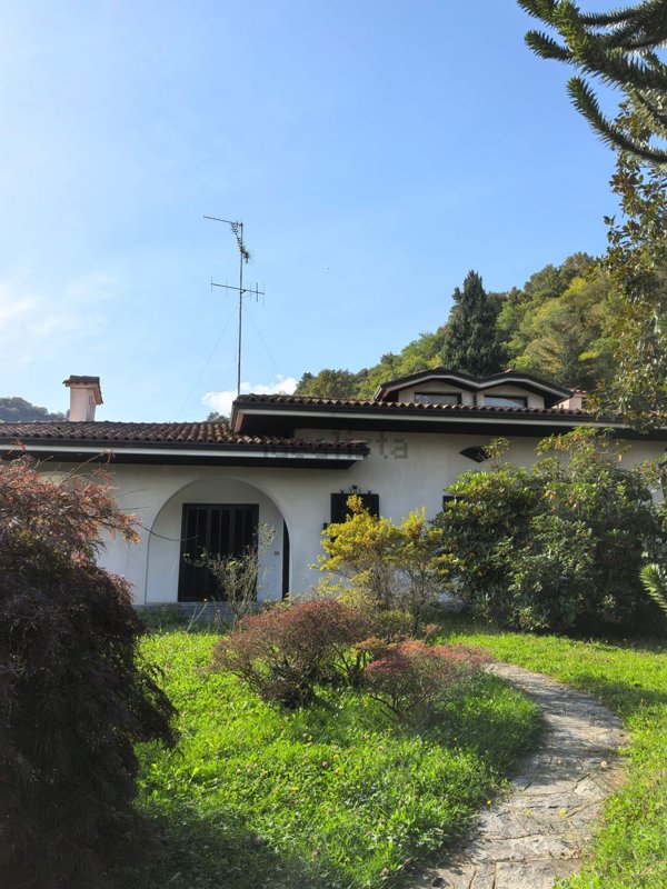 casa indipendente in vendita a Serravalle Sesia