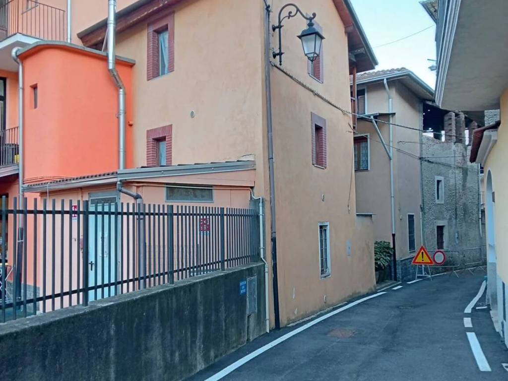 casa indipendente in vendita a Serravalle Sesia