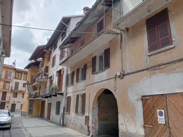 casa indipendente in vendita a Serravalle Sesia