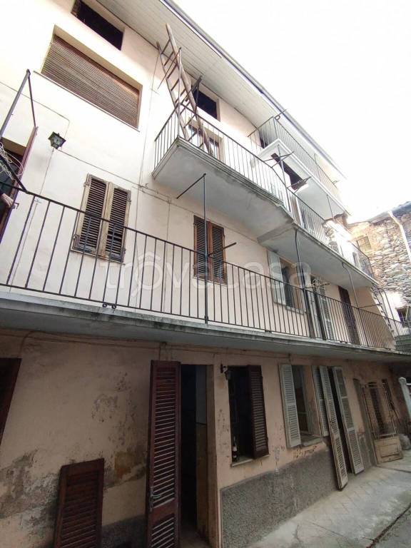 casa indipendente in vendita a Serravalle Sesia