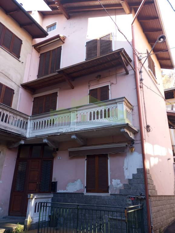 casa indipendente in vendita a Serravalle Sesia in zona Vintebbio