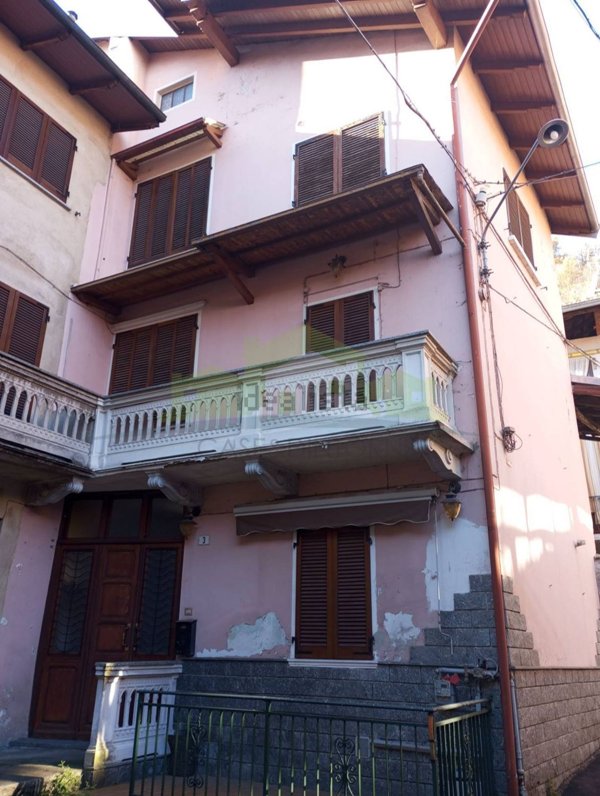 casa semindipendente in vendita a Serravalle Sesia in zona Vintebbio