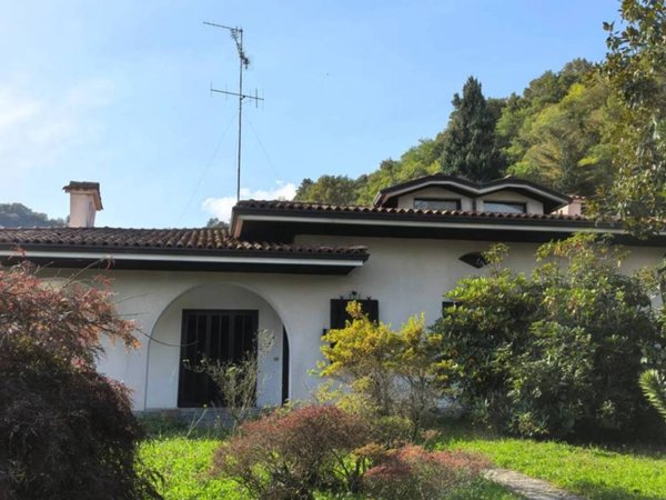 casa indipendente in vendita a Serravalle Sesia