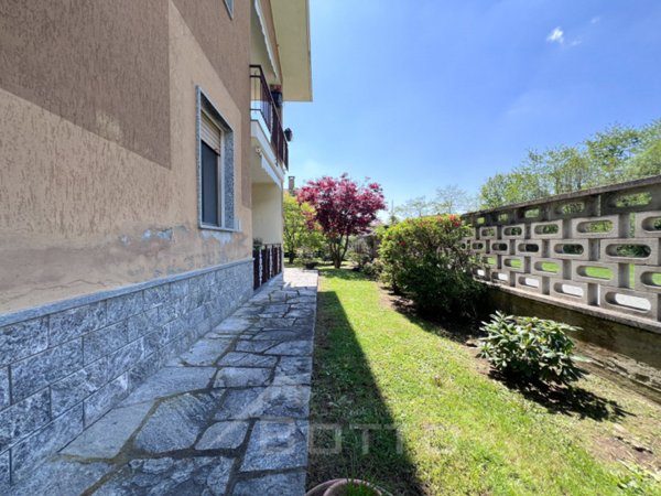 casa indipendente in vendita a Serravalle Sesia