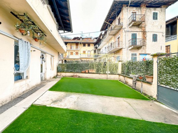 casa indipendente in vendita a Serravalle Sesia