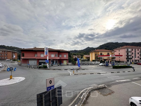 casa indipendente in vendita a Serravalle Sesia in zona Bornate
