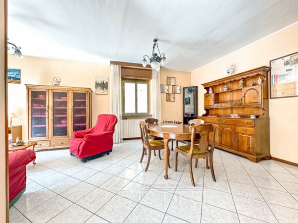 casa indipendente in vendita a Serravalle Sesia in zona Bornate