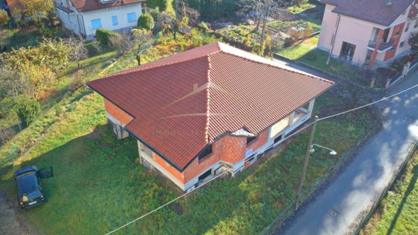 casa indipendente in vendita a Serravalle Sesia