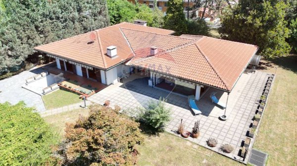 casa indipendente in vendita a Serravalle Sesia