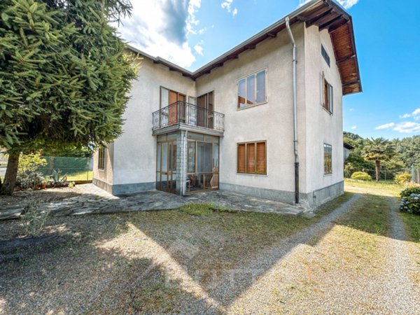 casa indipendente in vendita a Serravalle Sesia