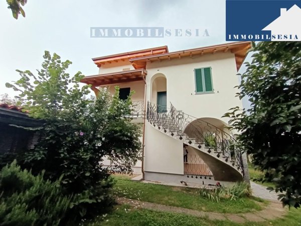 casa indipendente in vendita a Serravalle Sesia