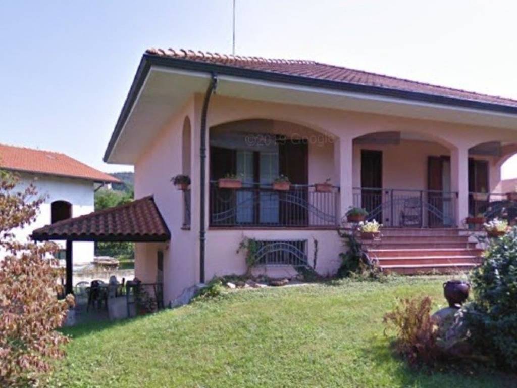 casa indipendente in vendita a Serravalle Sesia