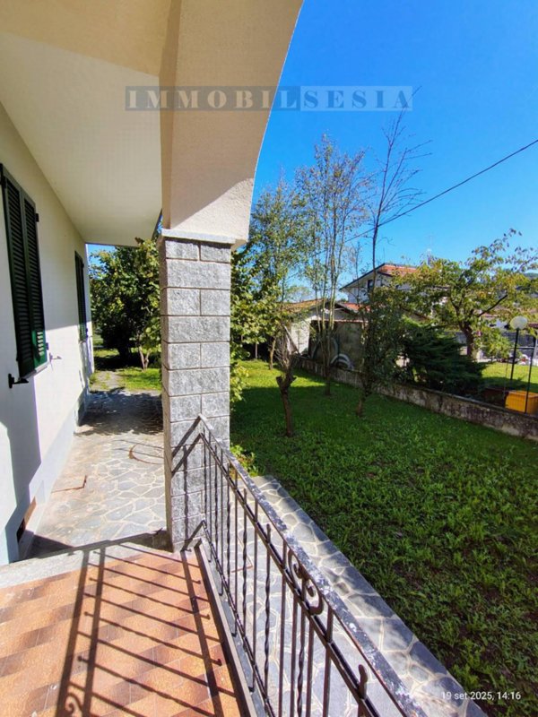 casa indipendente in vendita a Serravalle Sesia
