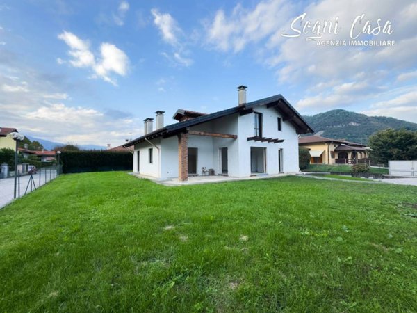 casa indipendente in vendita a Serravalle Sesia