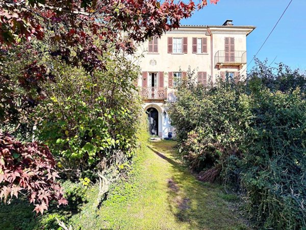 casa indipendente in vendita a Serravalle Sesia