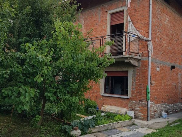 casa indipendente in vendita a Serravalle Sesia in zona Vintebbio