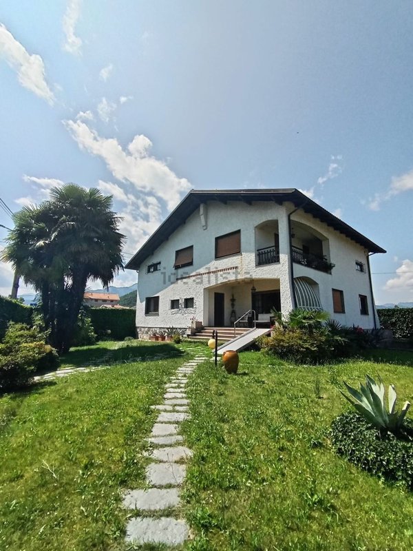 casa indipendente in vendita a Serravalle Sesia in zona Bornate