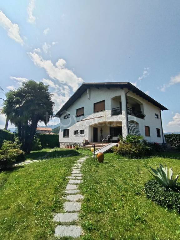 casa indipendente in vendita a Serravalle Sesia in zona Bornate