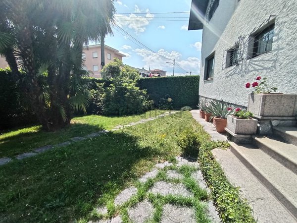 casa indipendente in vendita a Serravalle Sesia in zona Bornate