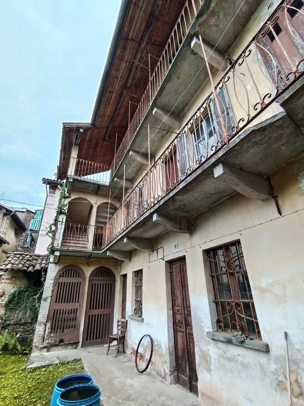 casa indipendente in vendita a Serravalle Sesia