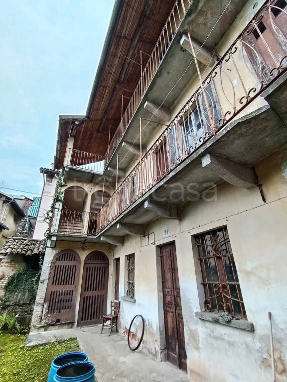 casa indipendente in vendita a Serravalle Sesia in zona Bornate