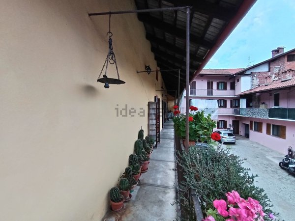 casa indipendente in vendita a Serravalle Sesia