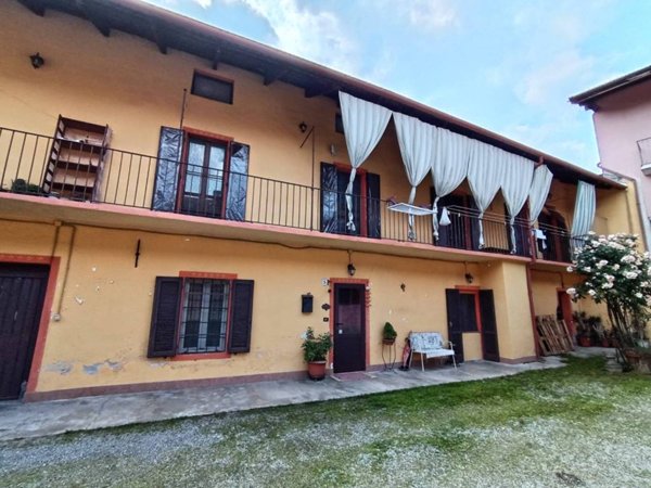 casa indipendente in vendita a Serravalle Sesia