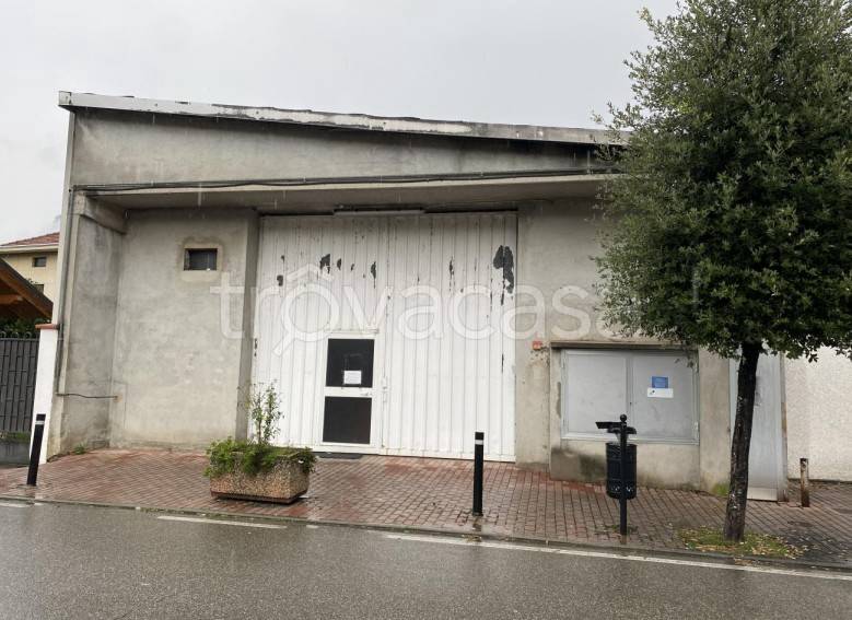 locale commerciale in vendita a Serravalle Sesia