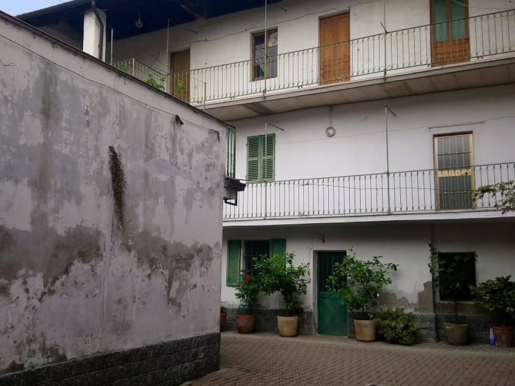 casa indipendente in vendita a Serravalle Sesia in zona Bornate