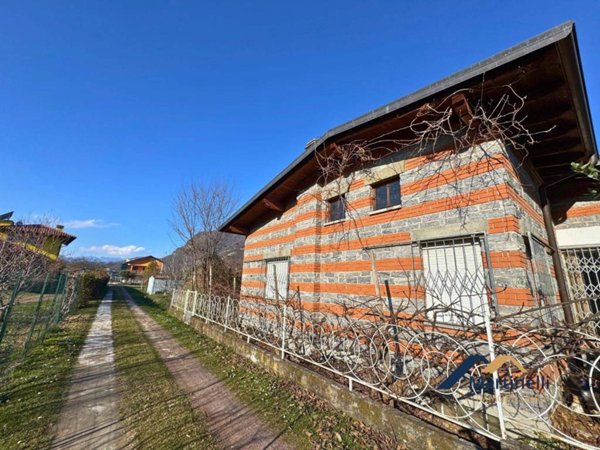 casa indipendente in vendita a Serravalle Sesia