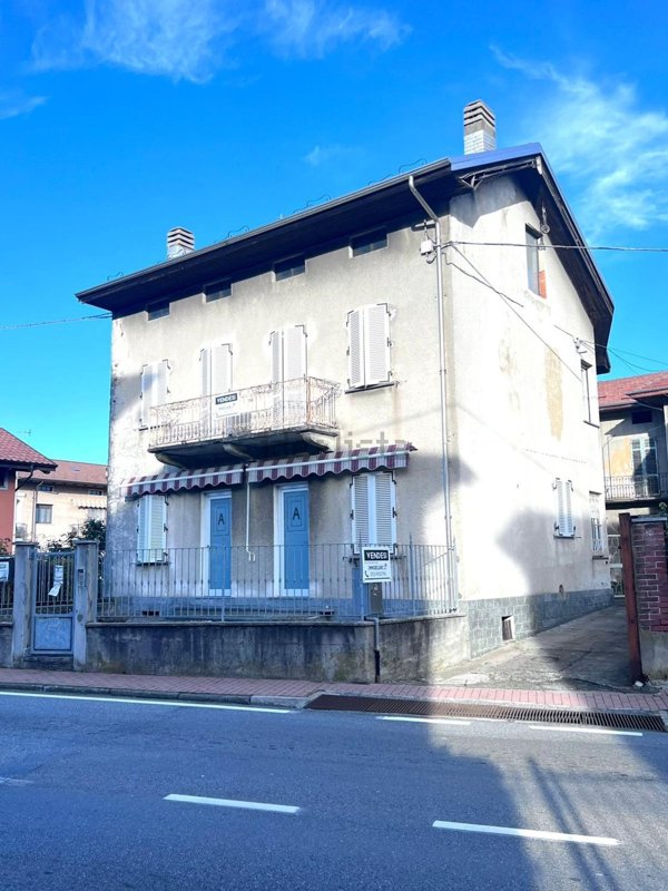 casa indipendente in vendita a Serravalle Sesia