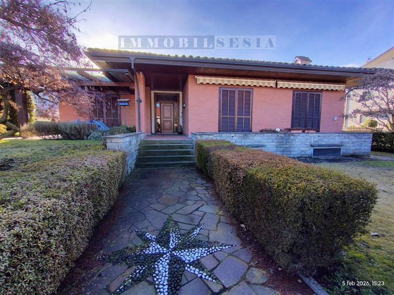 casa indipendente in vendita a Serravalle Sesia