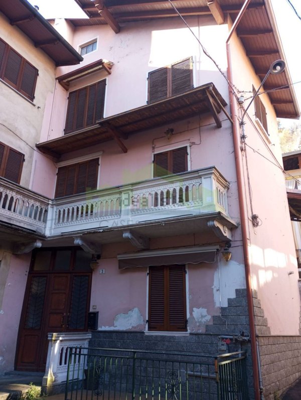 casa semindipendente in vendita a Serravalle Sesia in zona Vintebbio