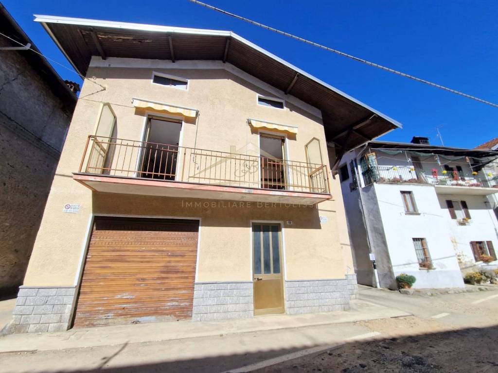 casa indipendente in vendita a Serravalle Sesia in zona Bornate
