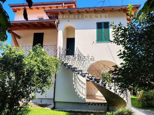 casa indipendente in vendita a Serravalle Sesia