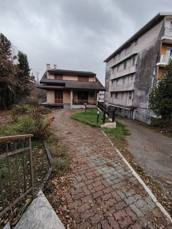 casa indipendente in vendita a Serravalle Sesia