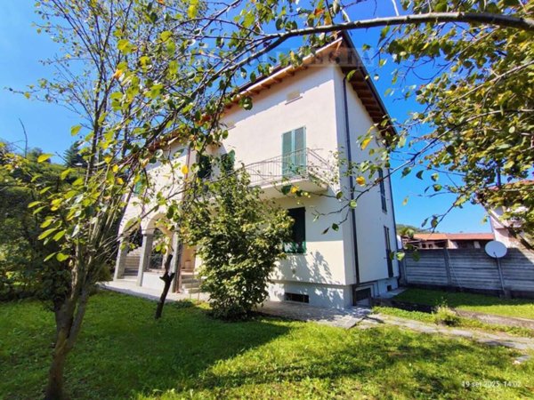 casa indipendente in vendita a Serravalle Sesia