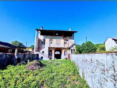 casa indipendente in vendita a Serravalle Sesia