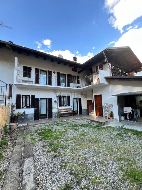 casa indipendente in vendita a Serravalle Sesia
