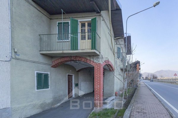 casa semindipendente in vendita a Serravalle Sesia in zona Vintebbio