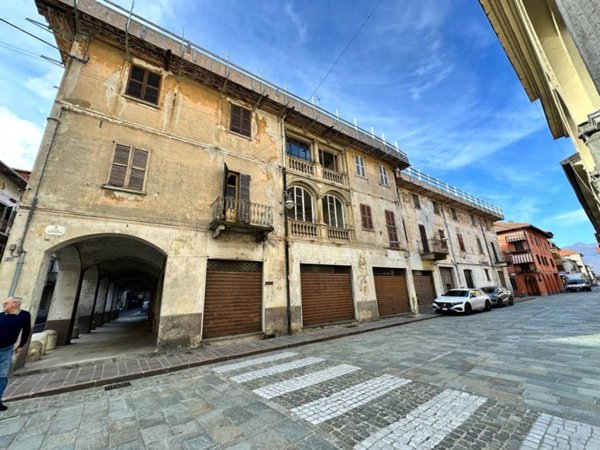 intera palazzina in vendita a Serravalle Sesia