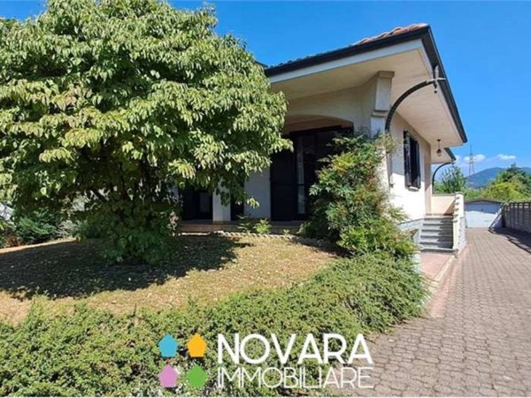 casa indipendente in vendita a Serravalle Sesia in zona Bornate