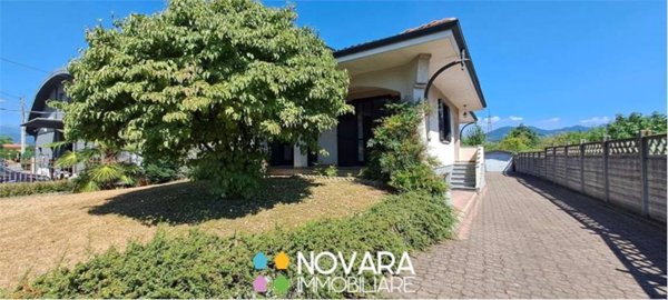 casa indipendente in vendita a Serravalle Sesia in zona Bornate