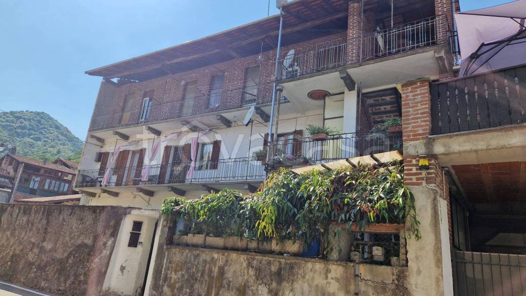 casa indipendente in vendita a Serravalle Sesia in zona Piane Sesia