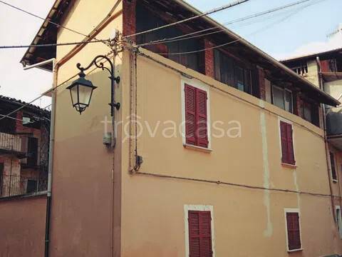 casa indipendente in vendita a Serravalle Sesia in zona Bornate