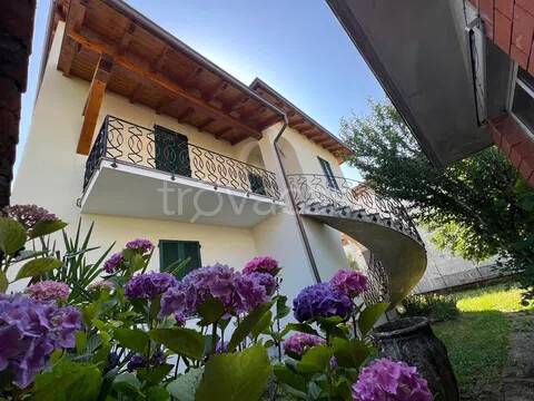 casa indipendente in vendita a Serravalle Sesia in zona Piane Sesia